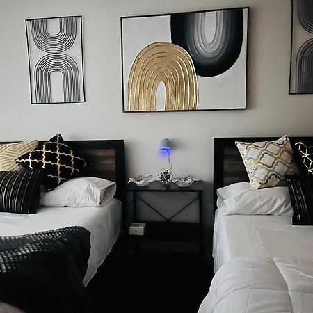 אטלנטיק סיטי Stylish Cozy Quiet Family Retreat And Romantic Getaway Sleeps Up To 7 With Fast Wifi, Free Parking, Work Station, Alexa Enabled, Fenced In Backyard For Pets Grill Party Patio, Porch, Beach, Canal, Stadium,Boardwalk Restaurants, And Much More! מראה חיצוני תמונה