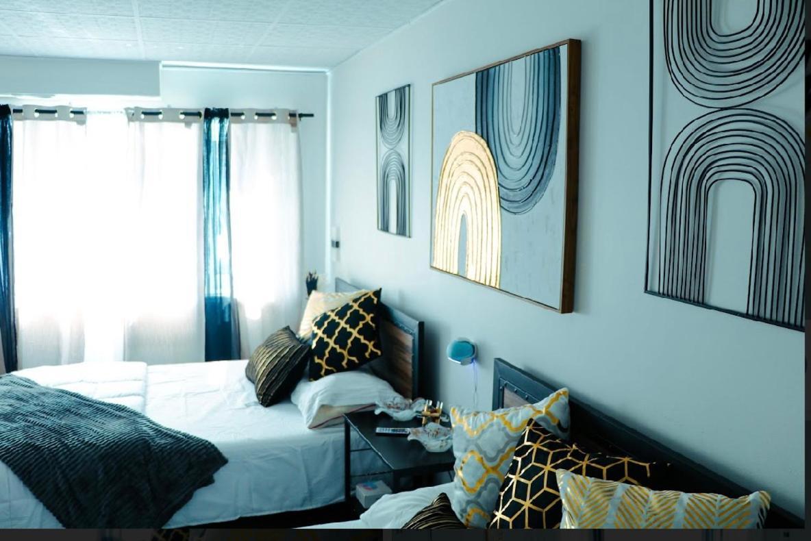אטלנטיק סיטי Stylish Cozy Quiet Family Retreat And Romantic Getaway Sleeps Up To 7 With Fast Wifi, Free Parking, Work Station, Alexa Enabled, Fenced In Backyard For Pets Grill Party Patio, Porch, Beach, Canal, Stadium,Boardwalk Restaurants, And Much More! מראה חיצוני תמונה