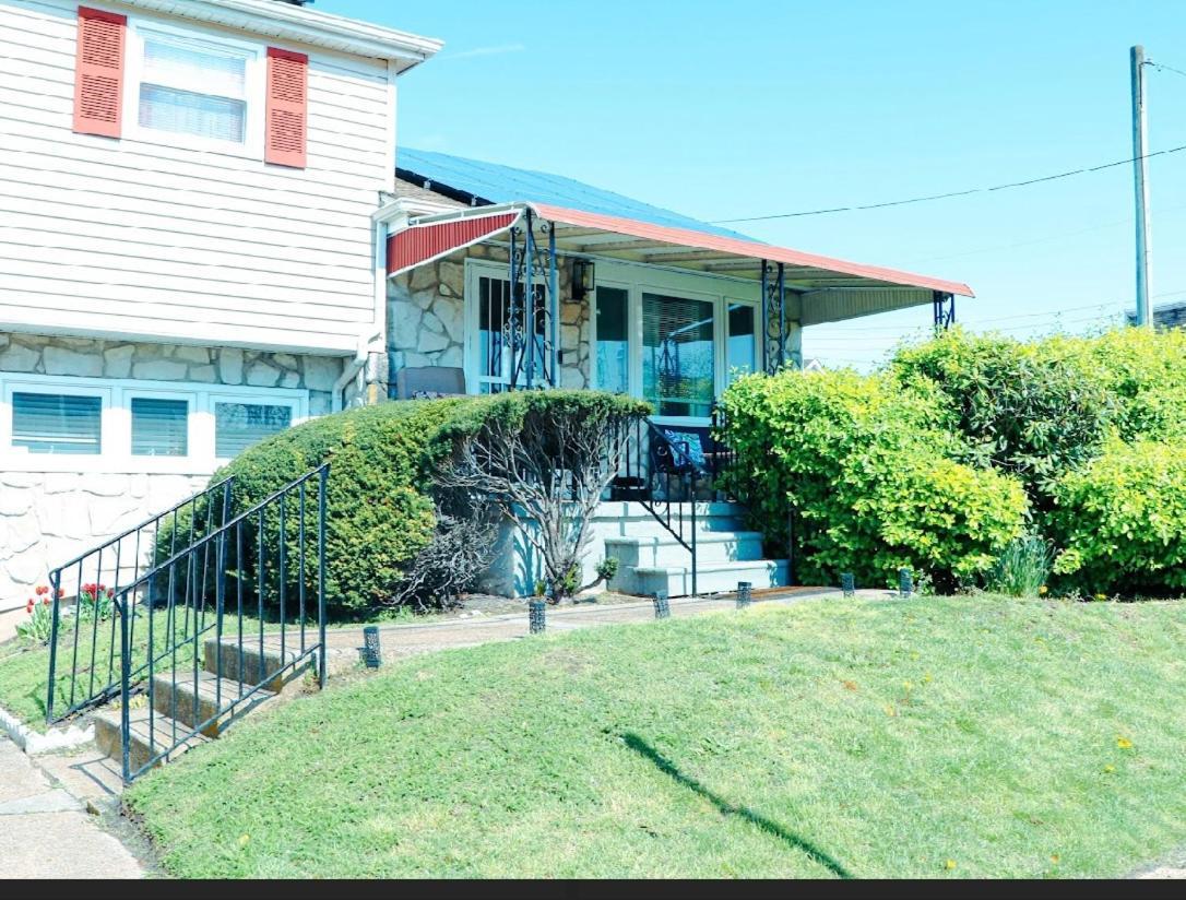 אטלנטיק סיטי Stylish Cozy Quiet Family Retreat And Romantic Getaway Sleeps Up To 7 With Fast Wifi, Free Parking, Work Station, Alexa Enabled, Fenced In Backyard For Pets Grill Party Patio, Porch, Beach, Canal, Stadium,Boardwalk Restaurants, And Much More! מראה חיצוני תמונה