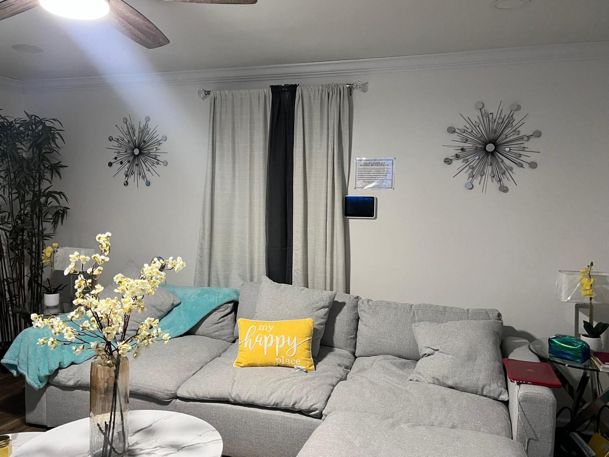 אטלנטיק סיטי Stylish Cozy Quiet Family Retreat And Romantic Getaway Sleeps Up To 7 With Fast Wifi, Free Parking, Work Station, Alexa Enabled, Fenced In Backyard For Pets Grill Party Patio, Porch, Beach, Canal, Stadium,Boardwalk Restaurants, And Much More! מראה חיצוני תמונה