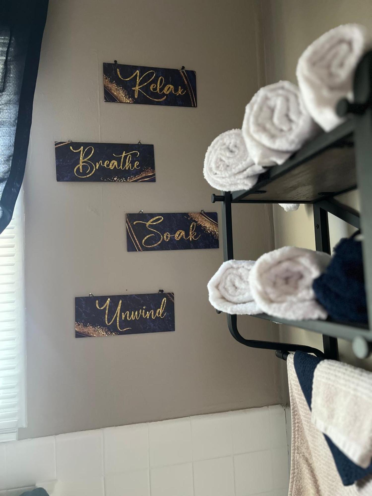 אטלנטיק סיטי Stylish Cozy Quiet Family Retreat And Romantic Getaway Sleeps Up To 7 With Fast Wifi, Free Parking, Work Station, Alexa Enabled, Fenced In Backyard For Pets Grill Party Patio, Porch, Beach, Canal, Stadium,Boardwalk Restaurants, And Much More! מראה חיצוני תמונה