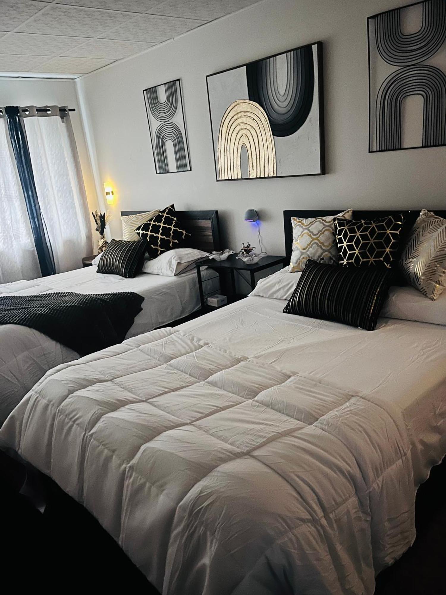 אטלנטיק סיטי Stylish Cozy Quiet Family Retreat And Romantic Getaway Sleeps Up To 7 With Fast Wifi, Free Parking, Work Station, Alexa Enabled, Fenced In Backyard For Pets Grill Party Patio, Porch, Beach, Canal, Stadium,Boardwalk Restaurants, And Much More! מראה חיצוני תמונה