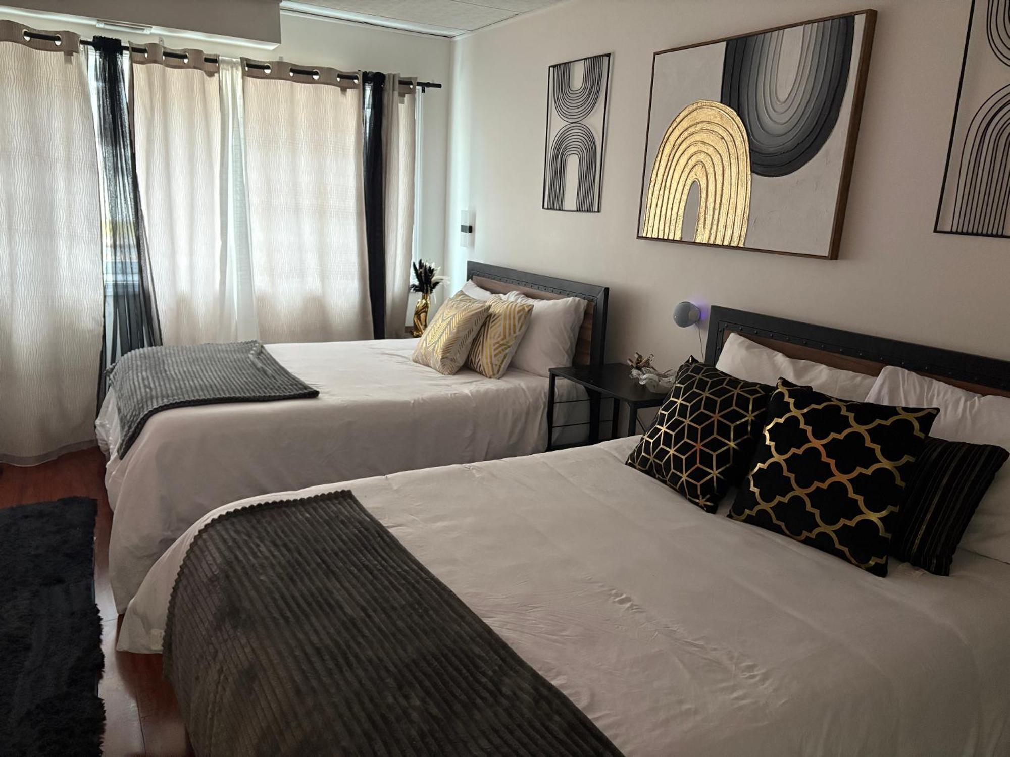 אטלנטיק סיטי Stylish Cozy Quiet Family Retreat And Romantic Getaway Sleeps Up To 7 With Fast Wifi, Free Parking, Work Station, Alexa Enabled, Fenced In Backyard For Pets Grill Party Patio, Porch, Beach, Canal, Stadium,Boardwalk Restaurants, And Much More! מראה חיצוני תמונה