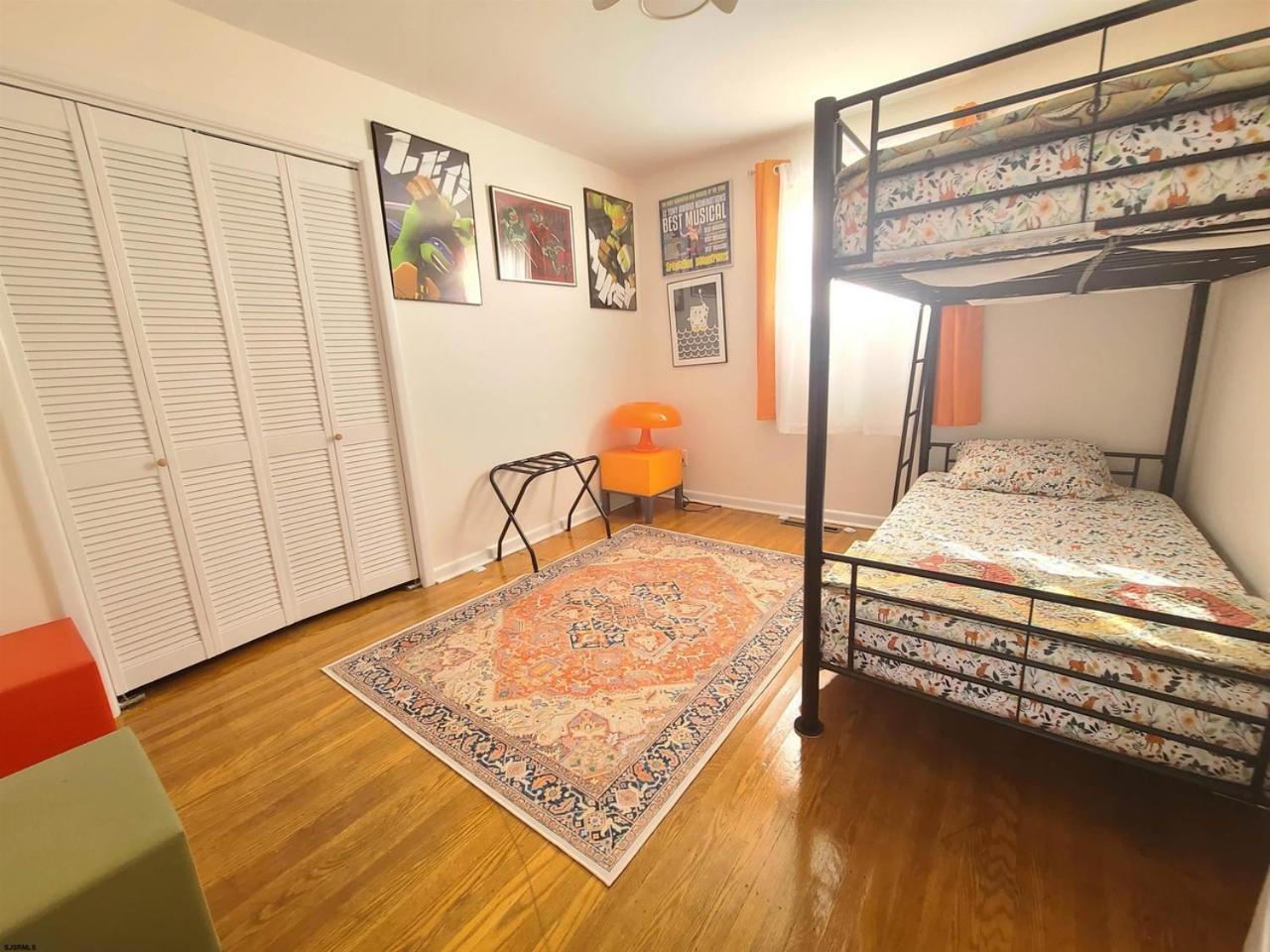 אטלנטיק סיטי Stylish Cozy Quiet Family Retreat And Romantic Getaway Sleeps Up To 7 With Fast Wifi, Free Parking, Work Station, Alexa Enabled, Fenced In Backyard For Pets Grill Party Patio, Porch, Beach, Canal, Stadium,Boardwalk Restaurants, And Much More! מראה חיצוני תמונה